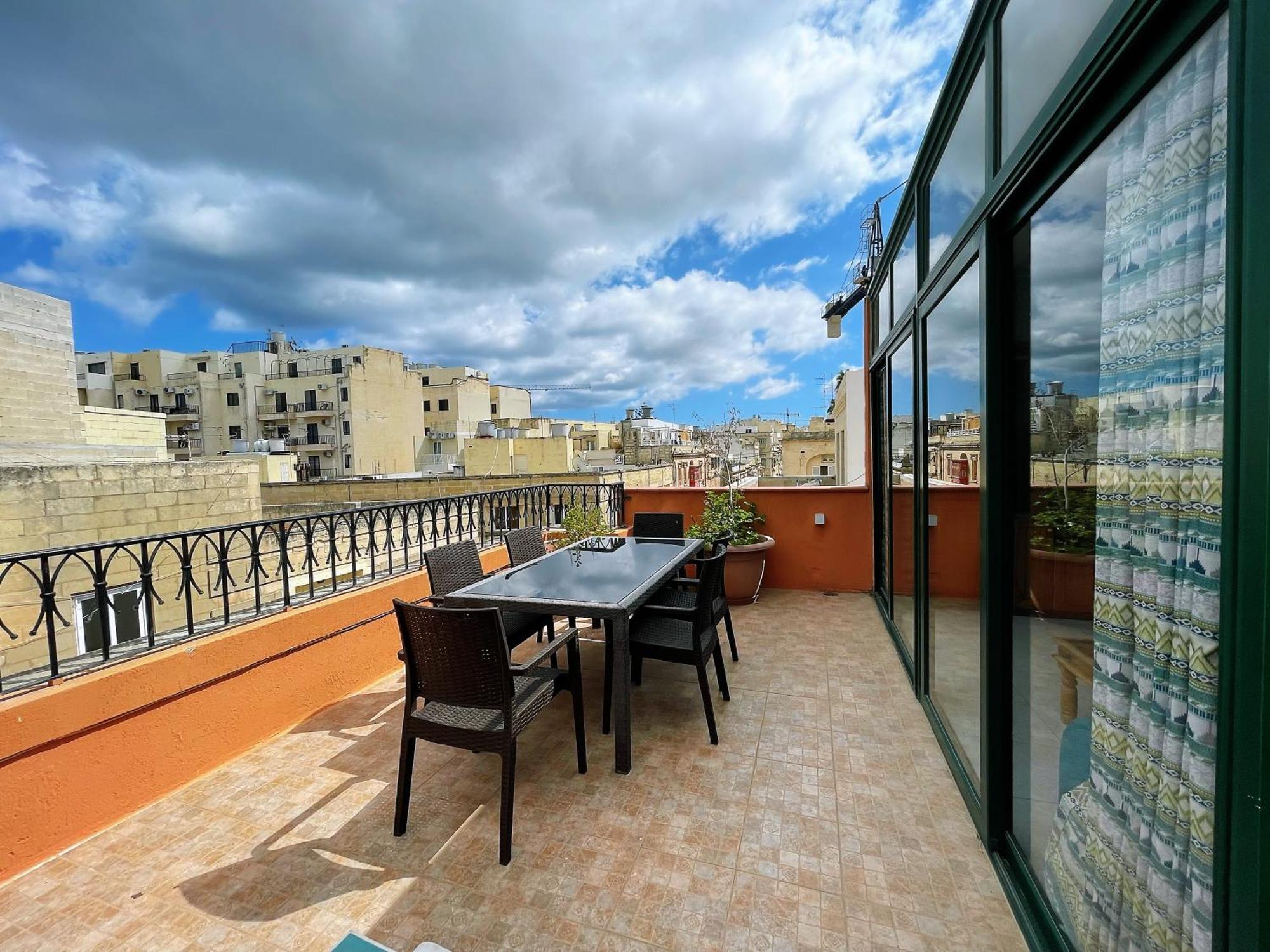Fantastic 3 Bedroom Duplex Penthouse With Terrace Слима Екстериор снимка